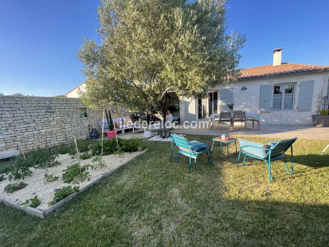 Photo 4: An accomodation located in Le Bois-Plage-en-Ré on ile de Ré.