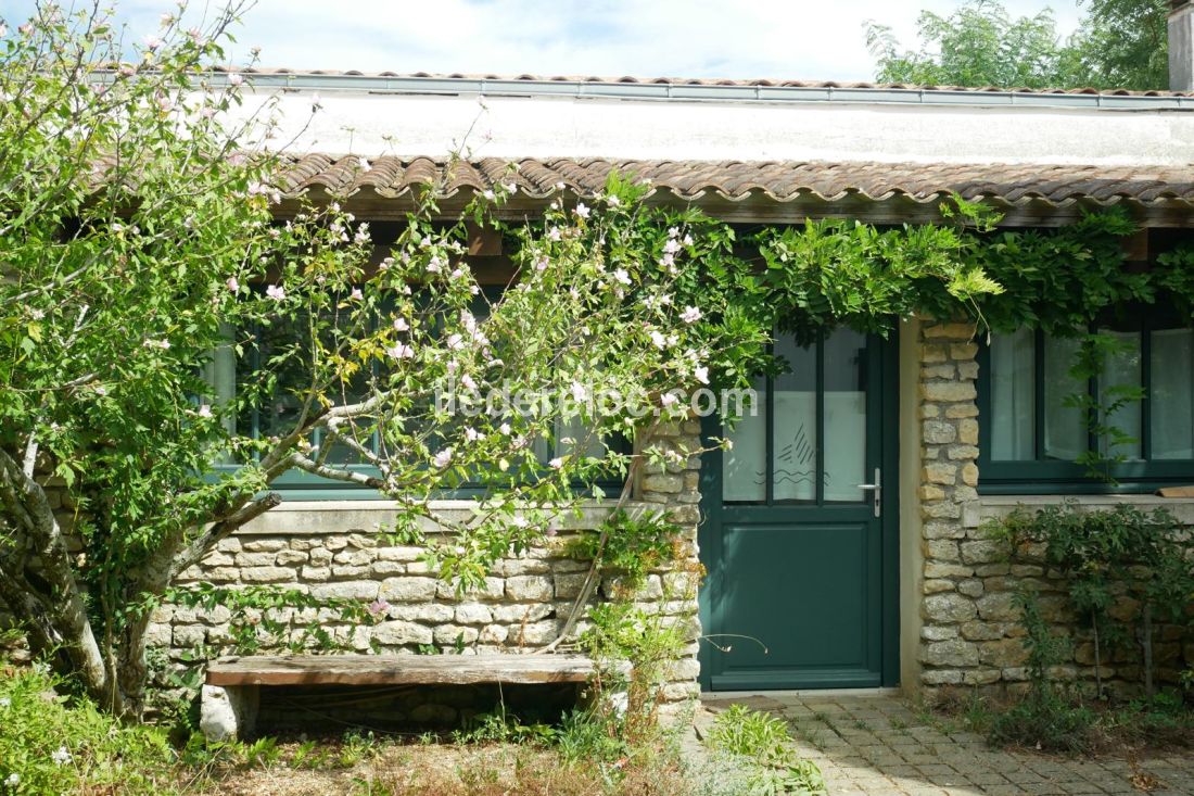 Photo 5: An accomodation located in Loix on ile de R&eacute;.