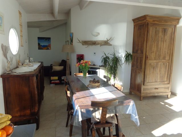 Photo 10: An accomodation located in La Couarde-sur-mer on ile de Ré.