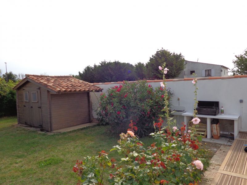 Photo 6: An accomodation located in Saint-Martin-de-Ré on ile de Ré.