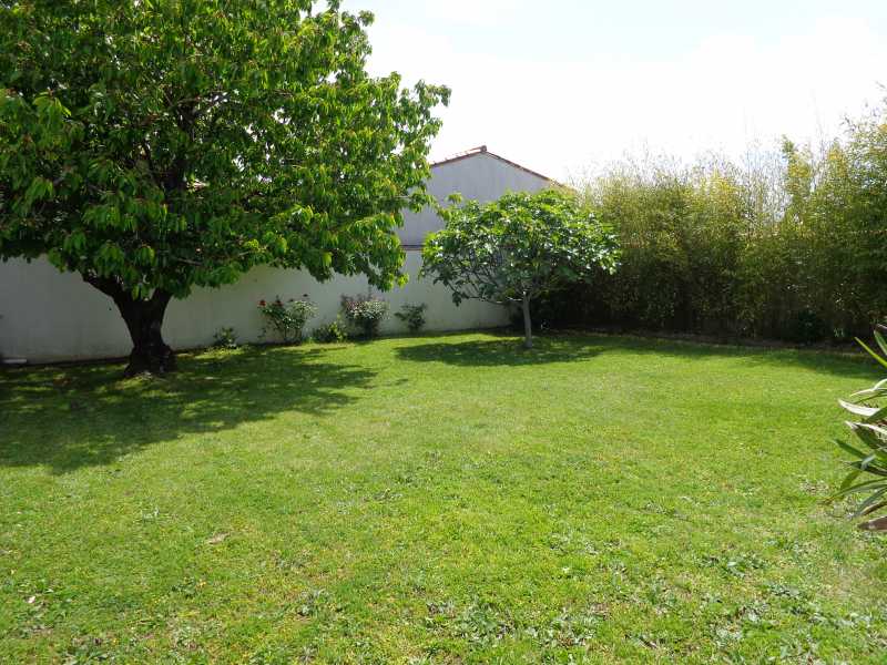 Photo 5: An accomodation located in Saint-Martin-de-Ré on ile de Ré.