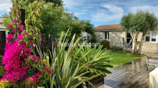 Ile de R&eacute;:Pleasant quiet house on enclosed garden 3 bedrooms