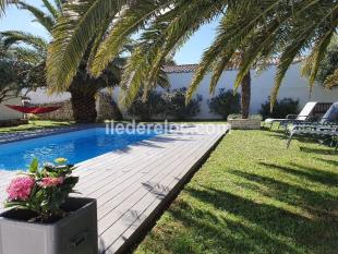 Ile de Ré:Beautiful single storey house with pool in beautiful garden sports