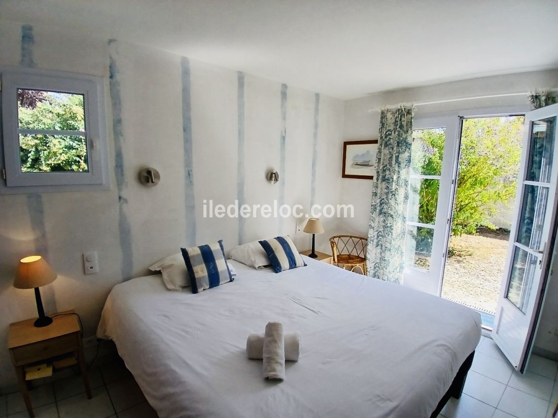 Photo 12: An accomodation located in Saint-Martin-de-R&eacute; on ile de R&eacute;.
