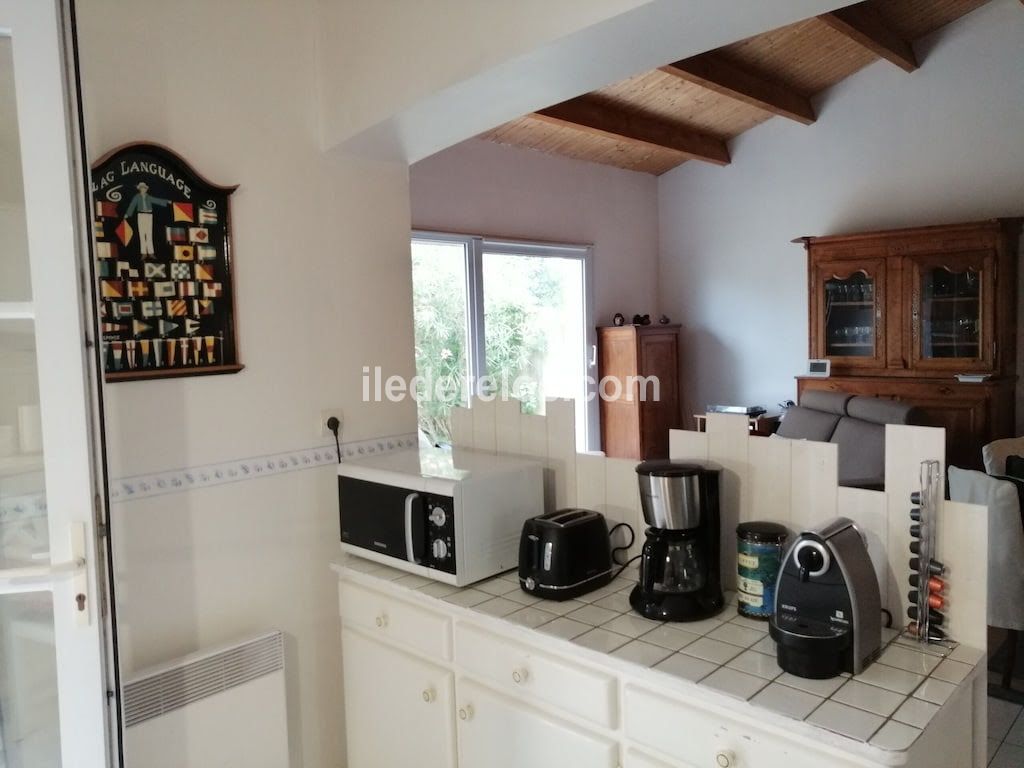 Photo 11: An accomodation located in Saint-Martin-de-R&eacute; on ile de R&eacute;.