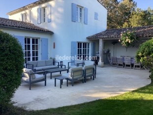 Ile de R&eacute;:Beautiful traditional rhetish house