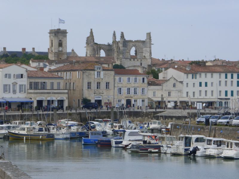 Photo 29: An accomodation located in Saint-Martin-de-Ré on ile de Ré.