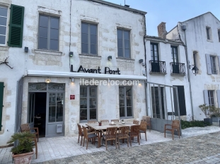 Ile de Ré:Bourgeois house on the port away from the crowds