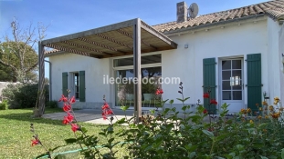 Ile de R&eacute;:Family house 2 steps from the beach close to shops 8-10 people 3 star furniture