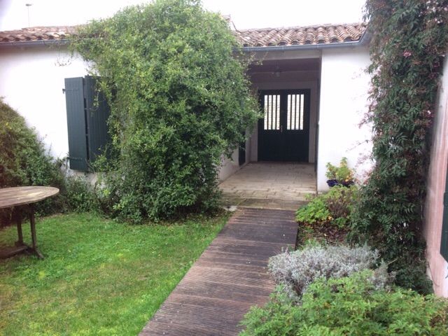 Photo 10: An accomodation located in Sainte-Marie-de-Ré on ile de Ré.