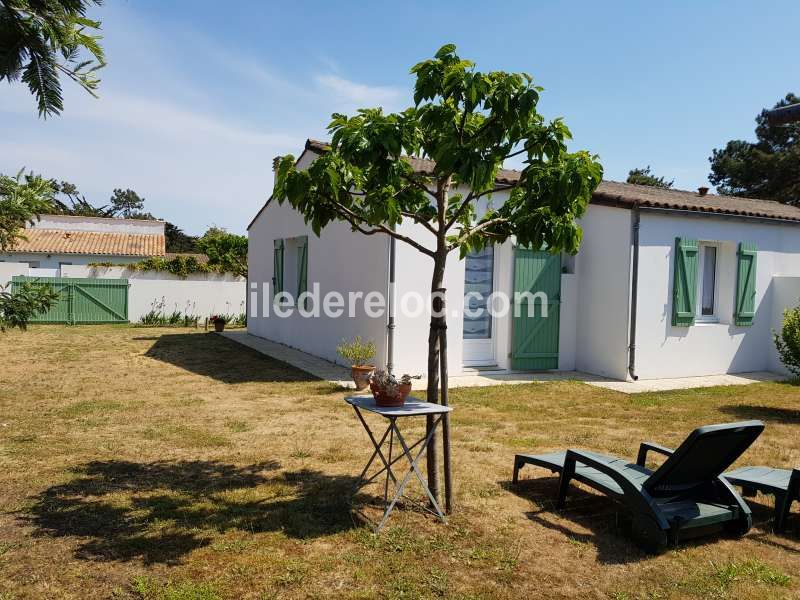 Photo 6: An accomodation located in Sainte-Marie-de-Ré on ile de Ré.