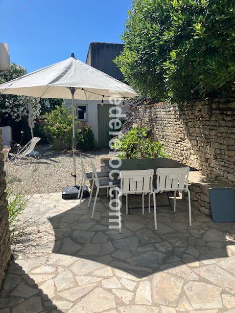 Photo 4: An accomodation located in Saint-Cl&eacute;ment-des-Baleines on ile de R&eacute;.