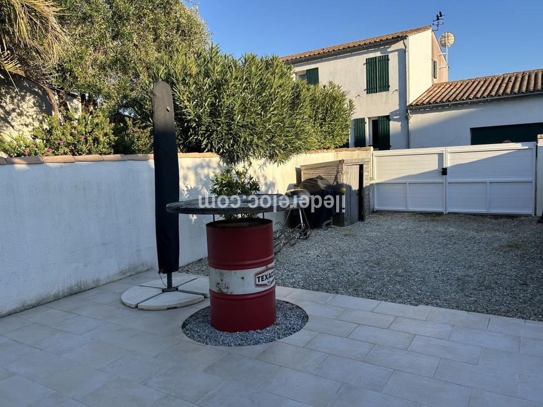 Photo 6: An accomodation located in La Couarde-sur-mer on ile de R&eacute;.