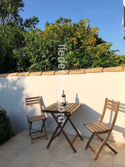 Photo 10: An accomodation located in La Couarde-sur-mer on ile de R&eacute;.