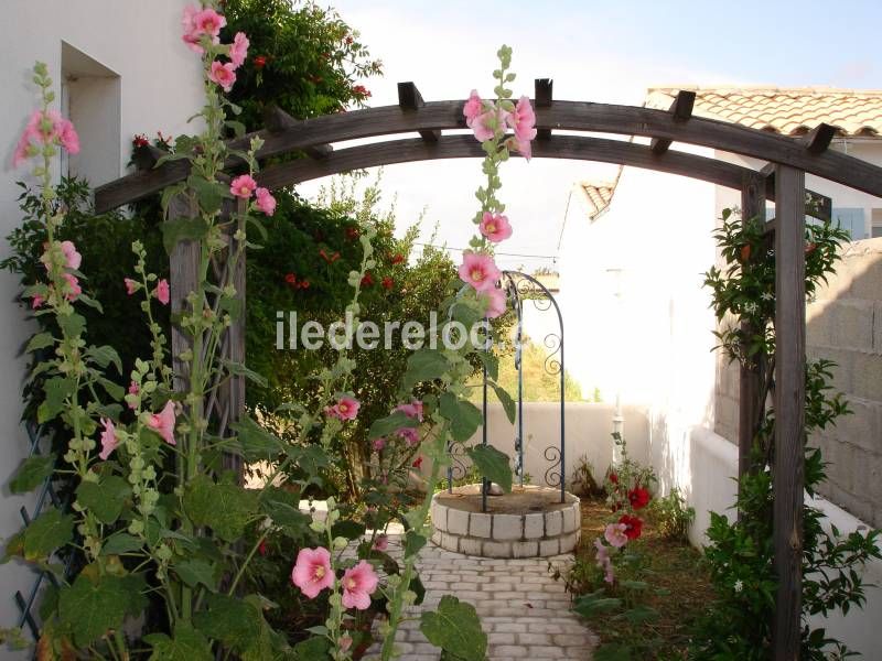 Photo 12: An accomodation located in Sainte-Marie-de-Ré on ile de Ré.