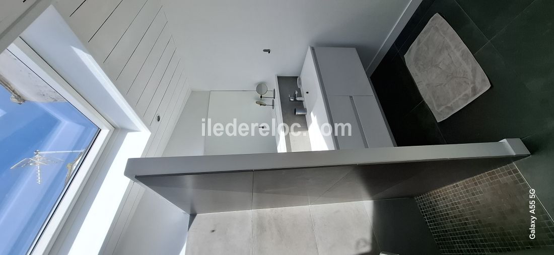 Photo 7: An accomodation located in La Couarde-sur-mer on ile de R&eacute;.