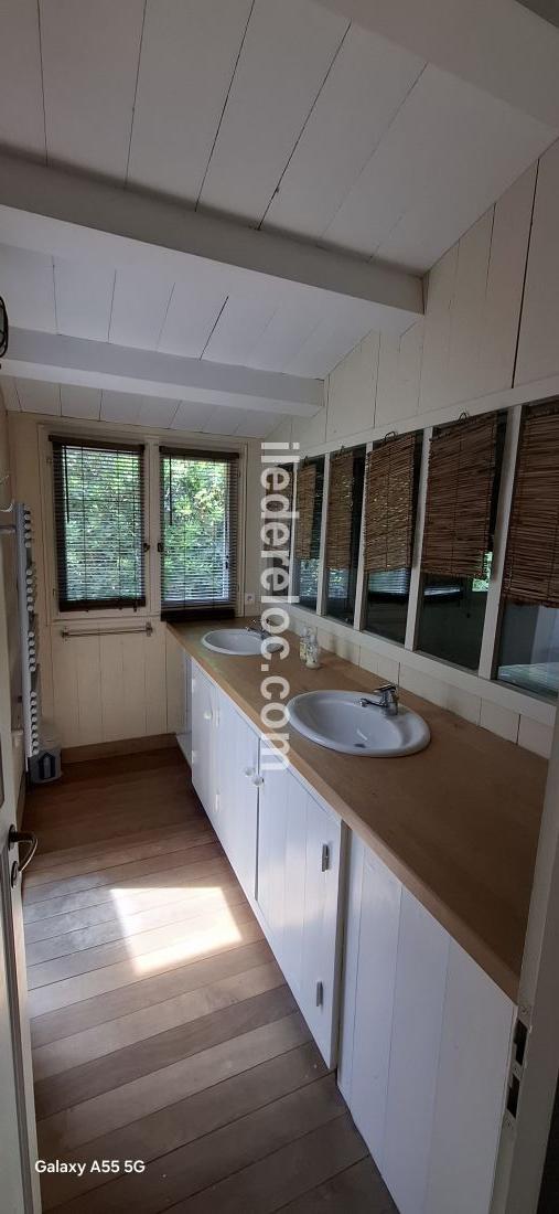 Photo 11: An accomodation located in La Couarde-sur-mer on ile de R&eacute;.