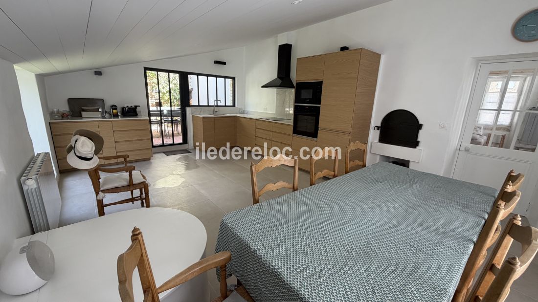 Photo 6: An accomodation located in Saint-Cl&eacute;ment-des-Baleines on ile de R&eacute;.