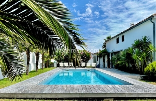 Ile de Ré:Le clos salvagny - elegant house in the heart of la couarde between beach and vi