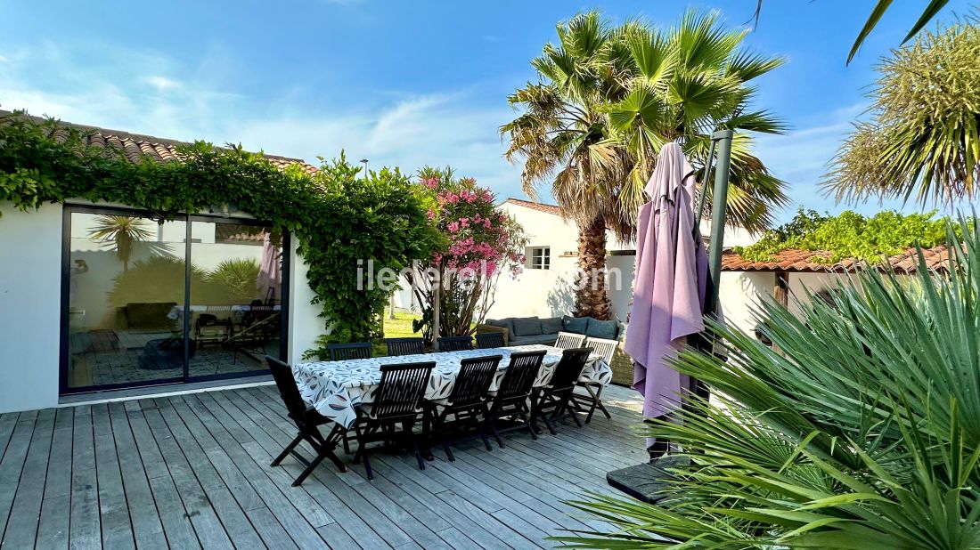 Photo 8: An accomodation located in La Couarde-sur-mer on ile de Ré.