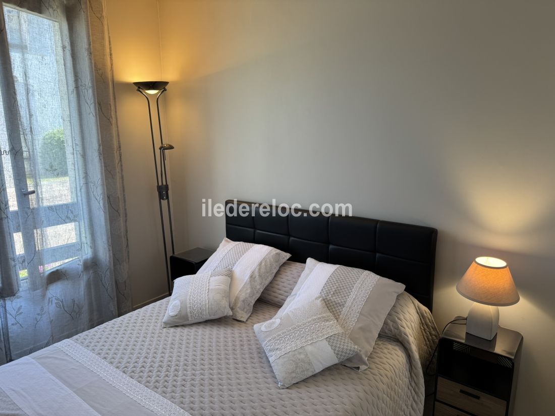 Photo 12: An accomodation located in Saint-Martin-de-R&eacute; on ile de R&eacute;.