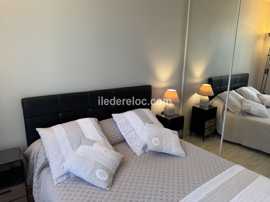Photo 10: An accomodation located in Saint-Martin-de-R&eacute; on ile de R&eacute;.