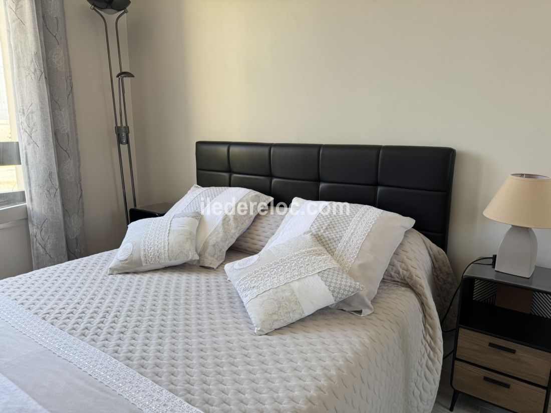 Photo 11: An accomodation located in Saint-Martin-de-R&eacute; on ile de R&eacute;.