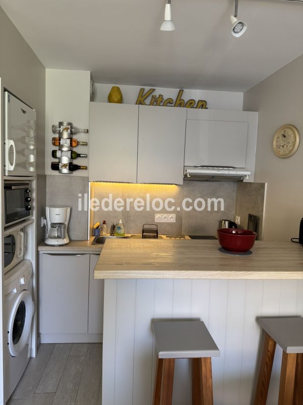 Photo 8: An accomodation located in Saint-Martin-de-R&eacute; on ile de R&eacute;.