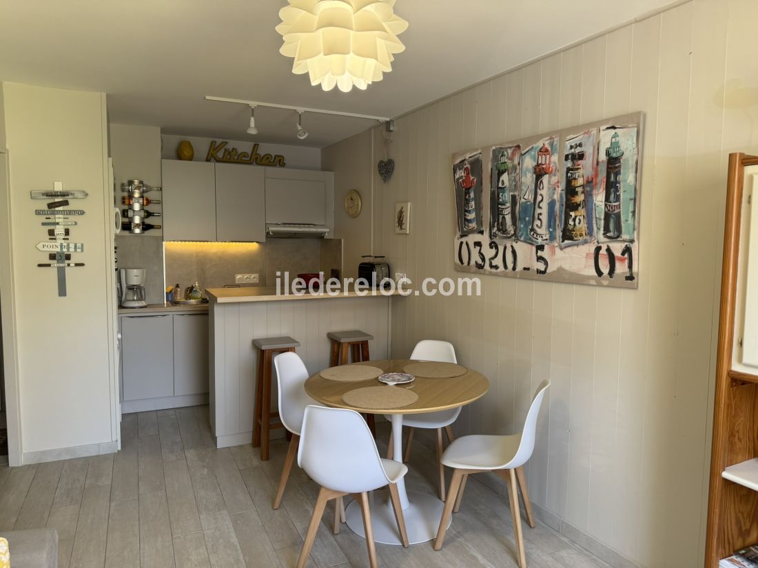 Photo 9: An accomodation located in Saint-Martin-de-R&eacute; on ile de R&eacute;.
