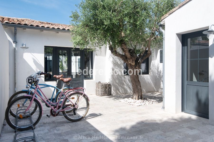 Photo 25: An accomodation located in La Couarde-sur-mer on ile de Ré.