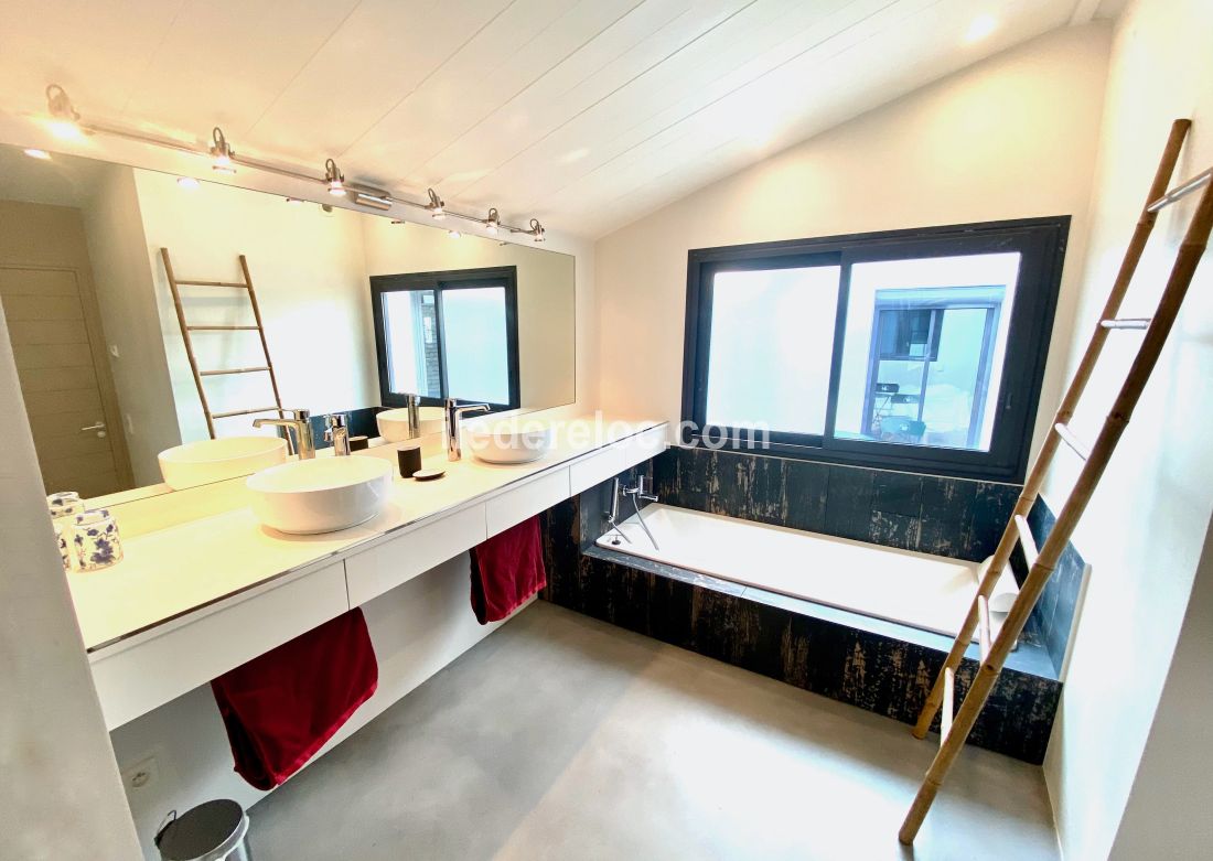 Photo 17: An accomodation located in La Flotte-en-R&eacute; on ile de R&eacute;.