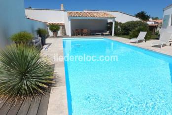 Ile de Ré:House near the beach, with large heated swimming pool, on 800m
