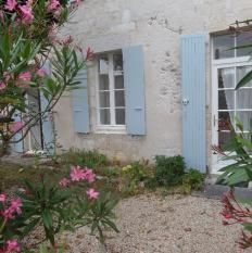 Ile de Ré:Large house sea view with access to the beach with pool