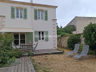 Ile de Ré:Saint martin - very nice apartment with courtyard and garage in quiet residence
