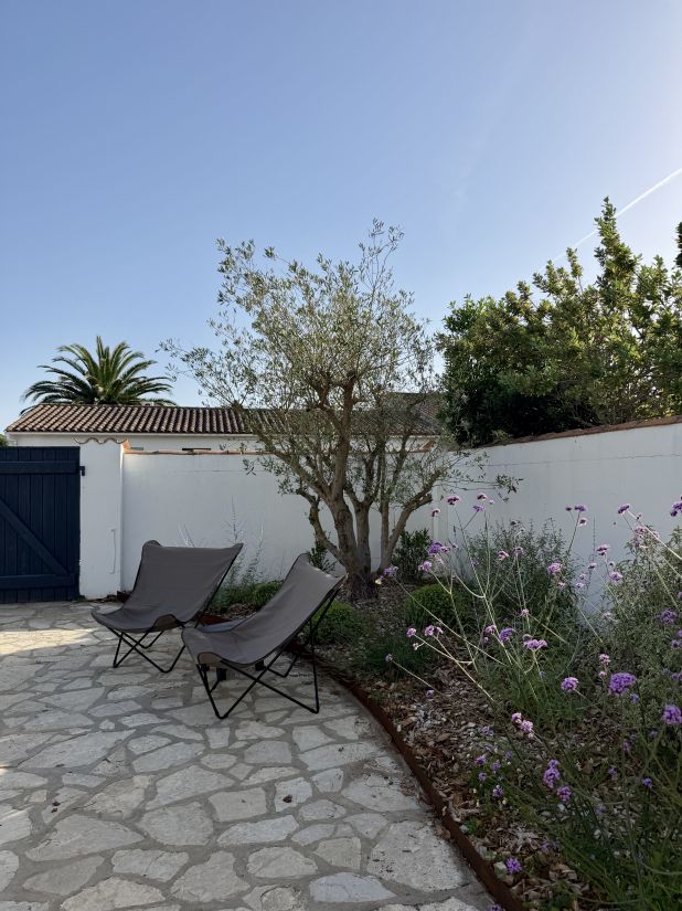 Photo 4: An accomodation located in La Couarde-sur-mer on ile de R&eacute;.