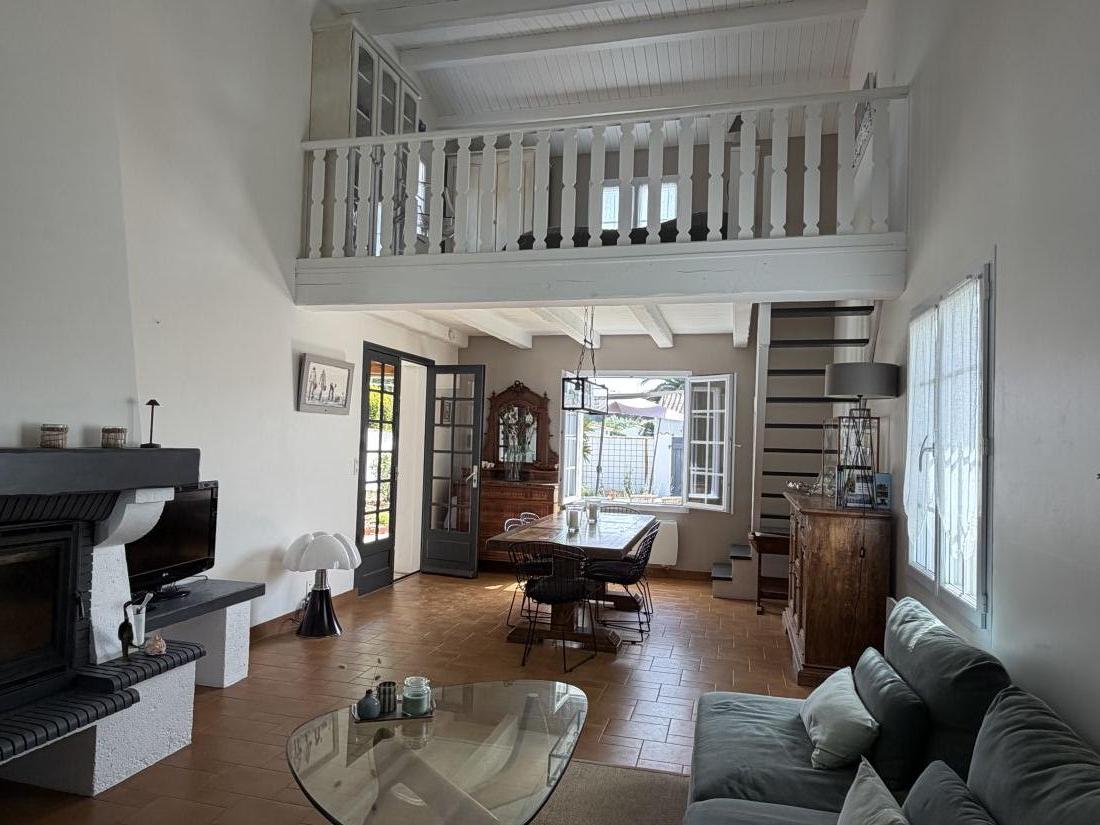 Photo 5: An accomodation located in La Couarde-sur-mer on ile de R&eacute;.
