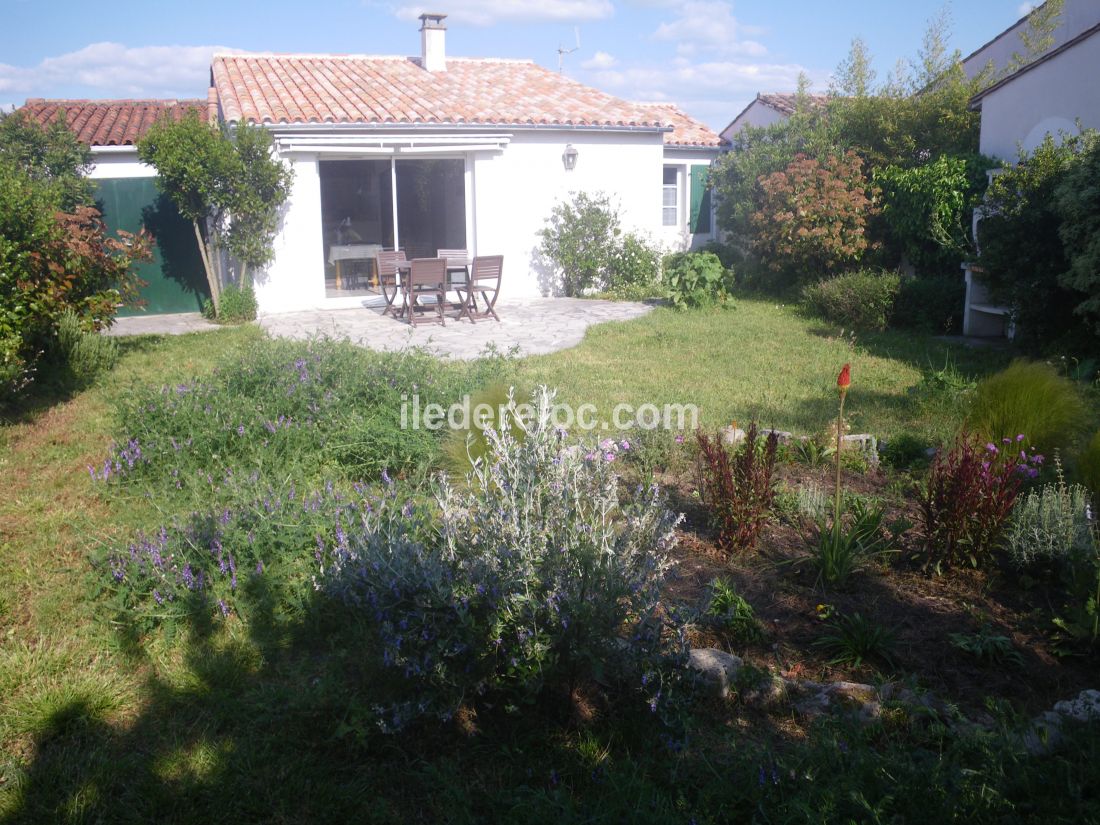 Photo 6: An accomodation located in Sainte-Marie-de-Ré on ile de Ré.