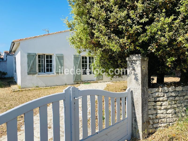 Photo 18: An accomodation located in Sainte-Marie-de-Ré on ile de Ré.