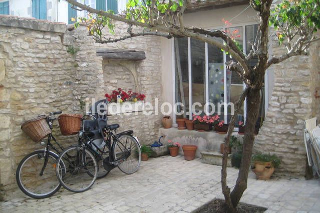 Photo 1: An accomodation located in La Couarde-sur-mer on ile de Ré.