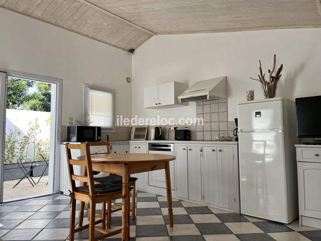 Photo 6: An accomodation located in Sainte-Marie-de-R&eacute; on ile de R&eacute;.