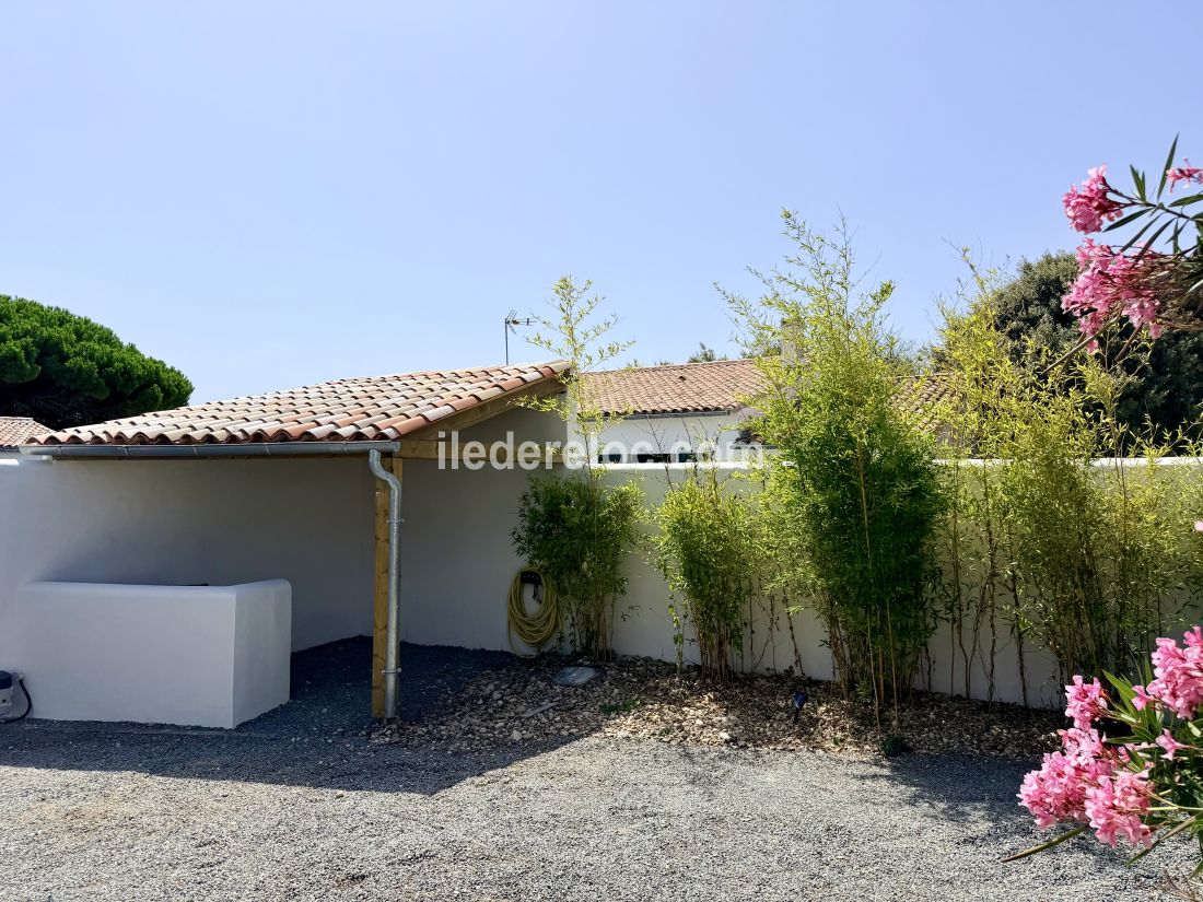 Photo 6: An accomodation located in La Couarde-sur-mer on ile de R&eacute;.