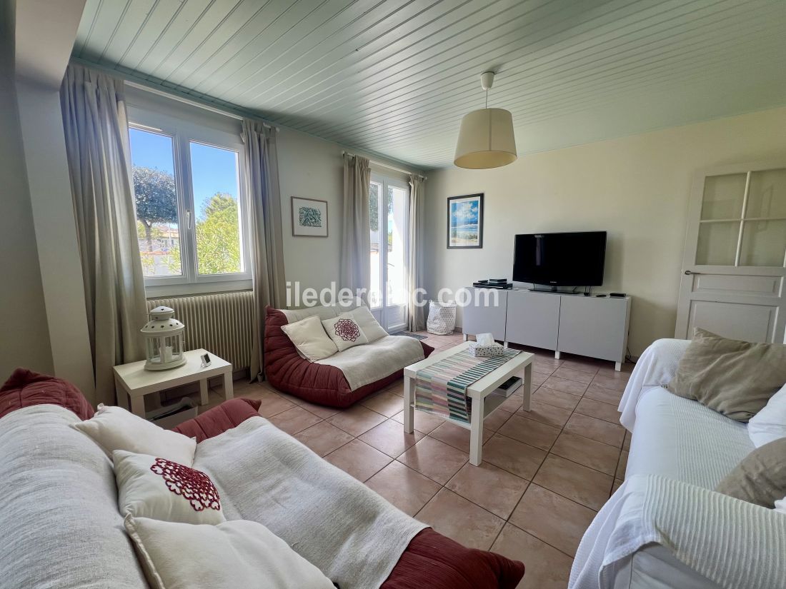 Photo 4: An accomodation located in Saint-Martin-de-R&eacute; on ile de R&eacute;.
