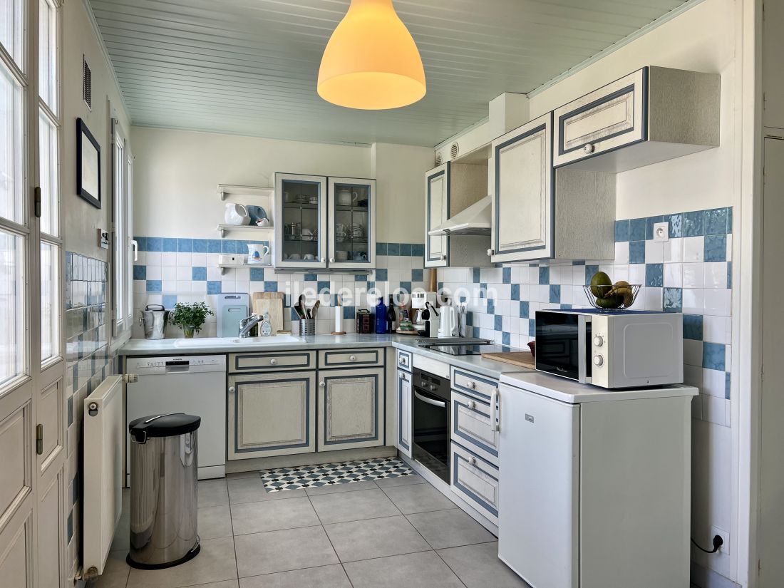 Photo 8: An accomodation located in Saint-Martin-de-R&eacute; on ile de R&eacute;.