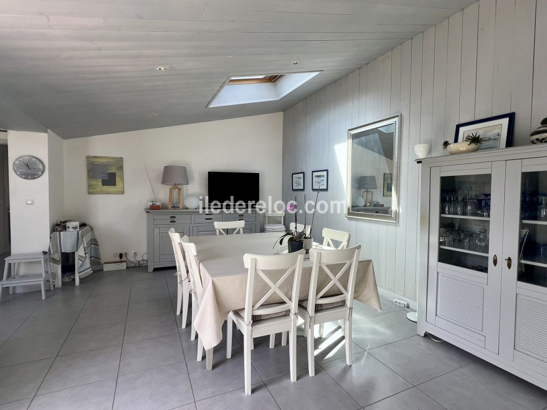 Photo 11: An accomodation located in Saint-Martin-de-R&eacute; on ile de R&eacute;.