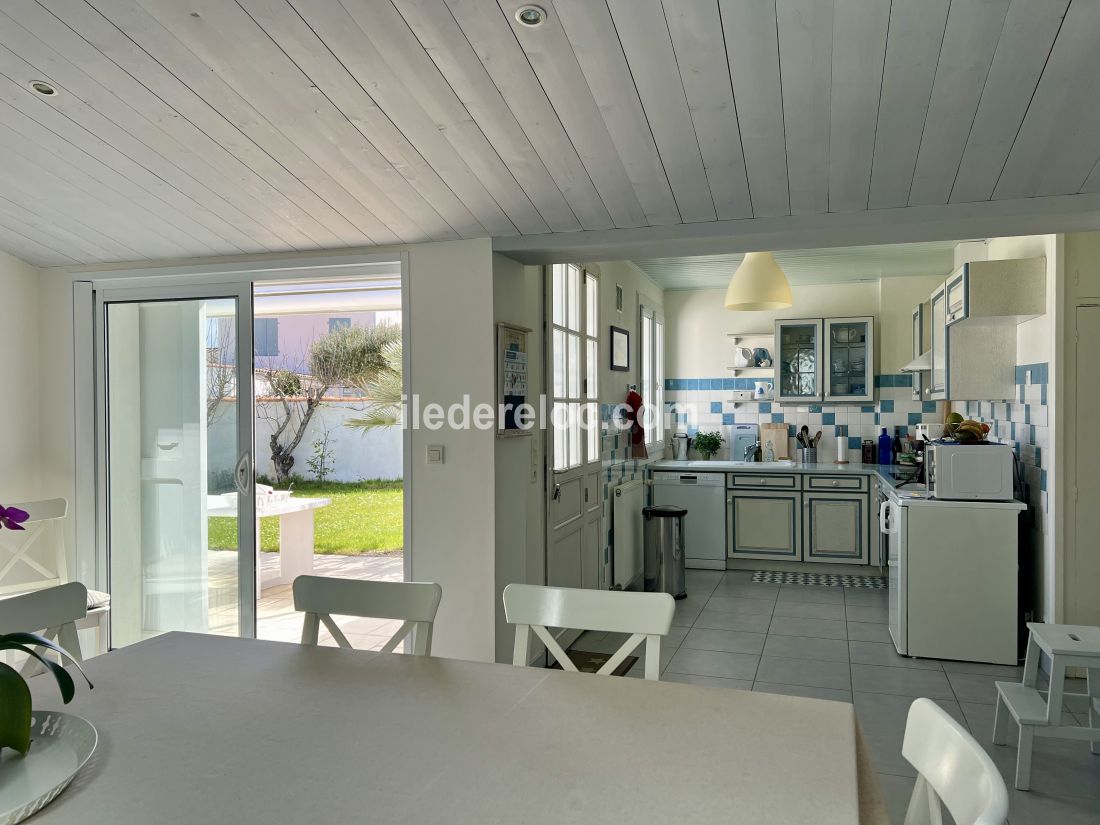 Photo 9: An accomodation located in Saint-Martin-de-R&eacute; on ile de R&eacute;.