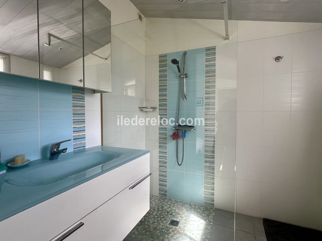 Photo 16: An accomodation located in Saint-Martin-de-R&eacute; on ile de R&eacute;.