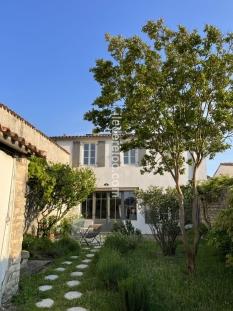 Ile de Ré:Family house sleeps 10