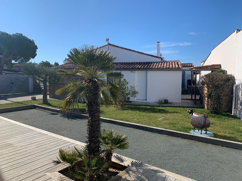 Photo 12: An accomodation located in La Couarde-sur-mer on ile de Ré.