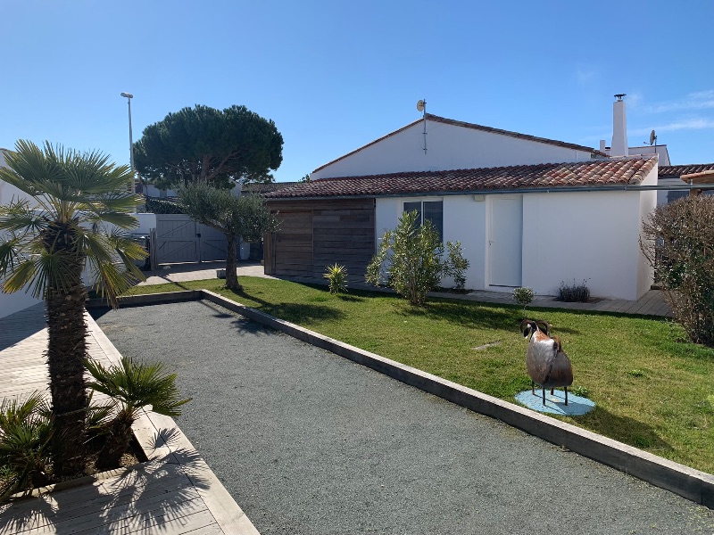 Photo 13: An accomodation located in La Couarde-sur-mer on ile de Ré.