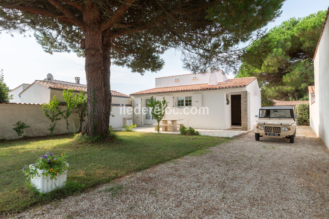 Photo 7: An accomodation located in Le Bois-Plage-en-R&eacute; on ile de R&eacute;.